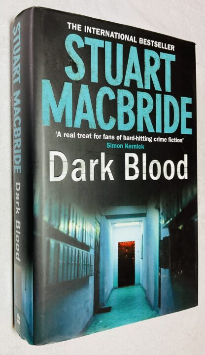 Dark Blood [Sixth thriller in Detective Sergeant Logan MacRae series]